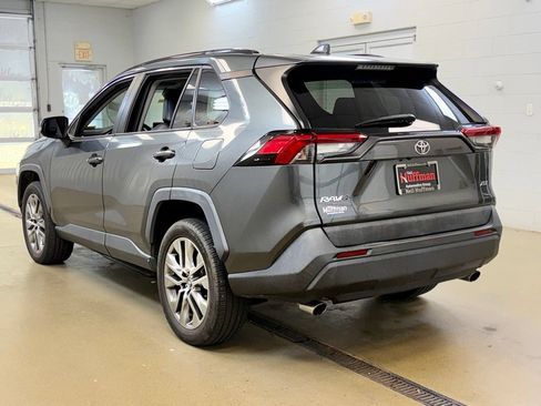 Used 2019 Toyota RAV4 XLE Premium FWD image 7