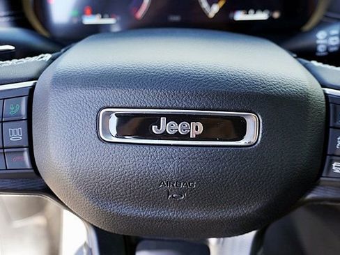 New 2024 Jeep Grand Cherokee Laredo AWD/4WD image 39