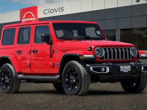 Used 2025 Jeep Wrangler Unlimited Sahara AWD/4WD image 10