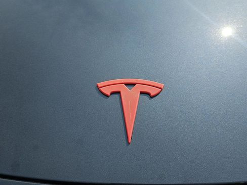 Used 2023 Tesla Model Y Long Range AWD/4WD image 9