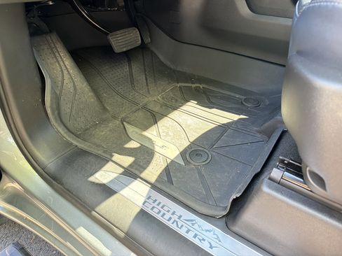 Used 2025 Chevrolet Silverado 1500 High Country image 17