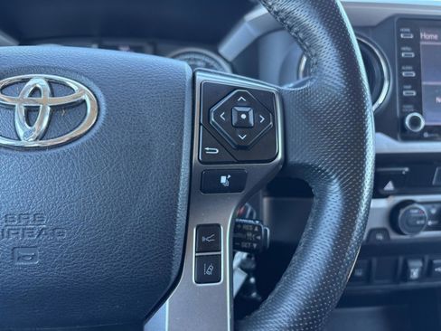Used 2022 Toyota Tacoma SR5 w/ Technology Package image 15