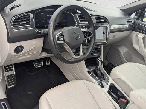 Used 2023 Volkswagen Tiguan SE R-Line image 3