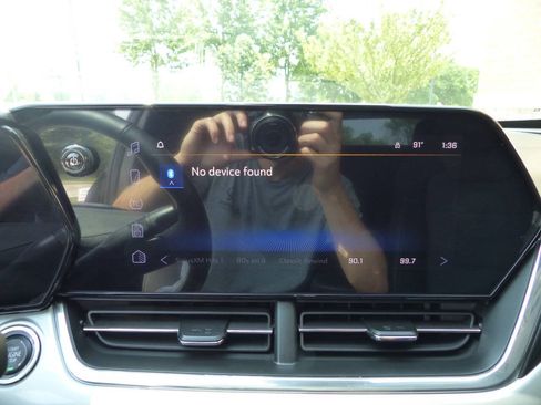 Used 2026 Chevrolet Trax LT w/ Sunroof Package FWD image 28