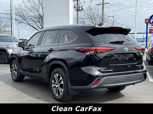 Used 2024 Toyota Highlander XLE image 2
