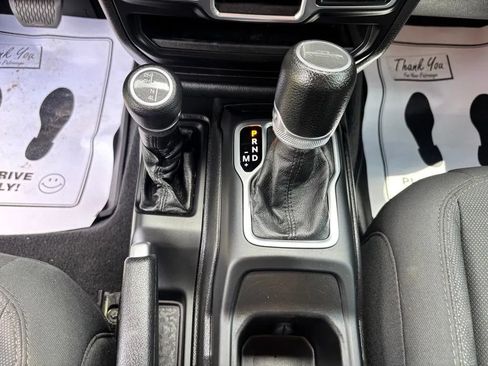 Used 2021 Jeep Gladiator Sport AWD/4WD image 17
