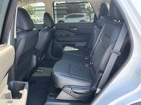 Certified 2025 Nissan Pathfinder Platinum image 19
