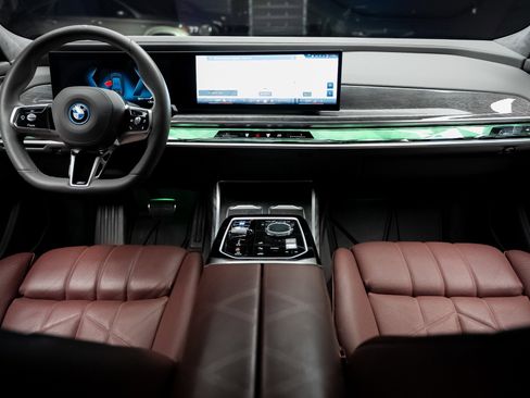 Used 2023 BMW i7 xDrive60 image 40