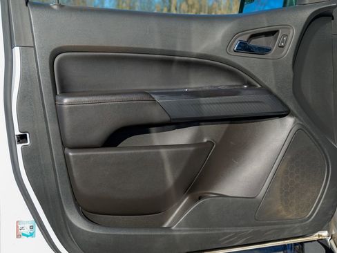 Used 2022 GMC Canyon AT4 image 17