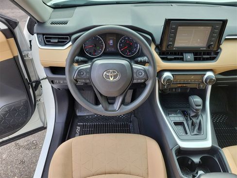 Used 2020 Toyota RAV4 XLE image 22