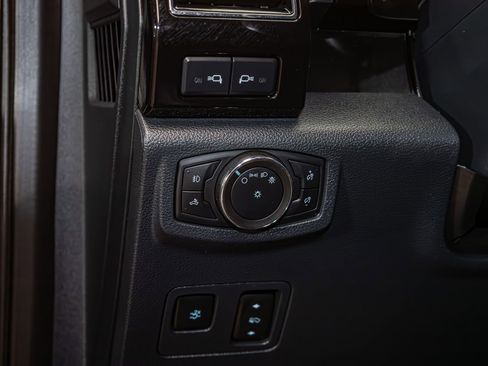 Used 2022 Ford F250 Lariat w/ Lariat Ultimate Package AWD/4WD image 20