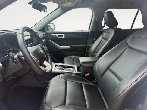 Used 2020 Ford Explorer XLT w/ Equipment Group 202A AWD/4WD image 9