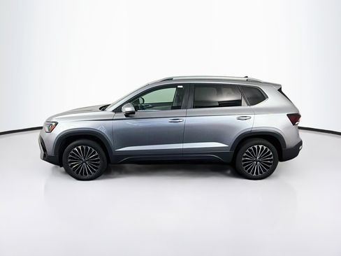 Used 2025 Volkswagen Taos SE FWD image 4