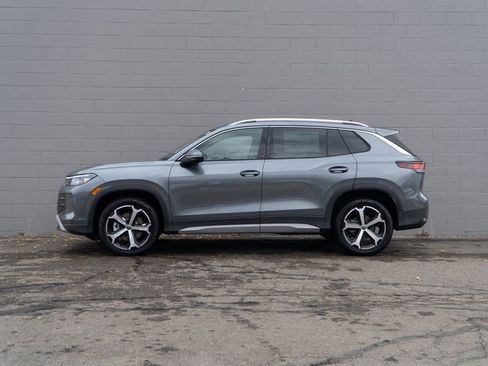 New 2025 Volkswagen Tiguan SE image 3