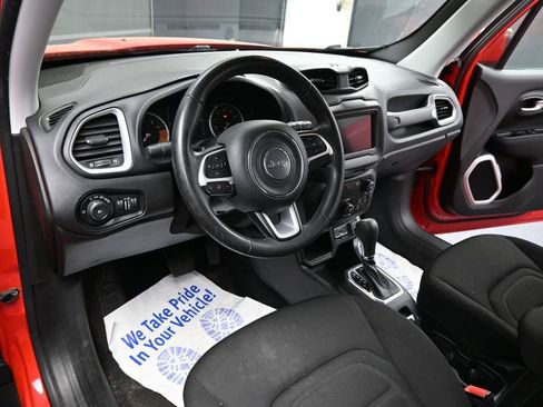 Used 2020 Jeep Renegade Latitude FWD image 17