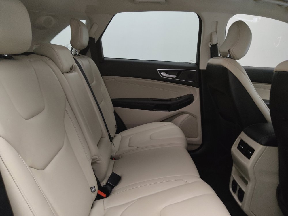 Used 2019 Ford Edge Titanium FWD image 19