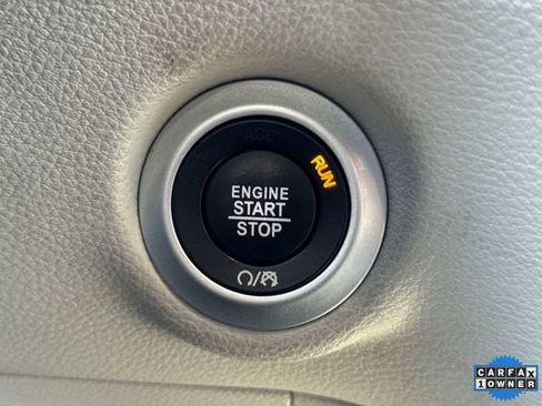 Used 2024 Chrysler Pacifica Limited image 17