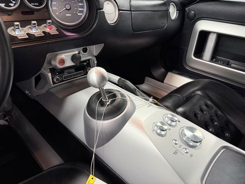 Used 2005 Ford GT RWD image 24