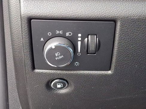 Used 2018 Jeep Grand Cherokee Overland image 27