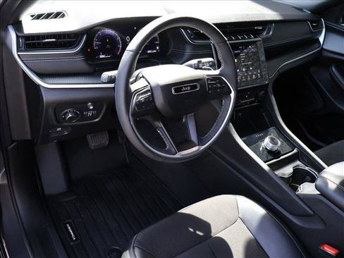 Used 2024 Jeep Grand Cherokee Altitude AWD/4WD image 10