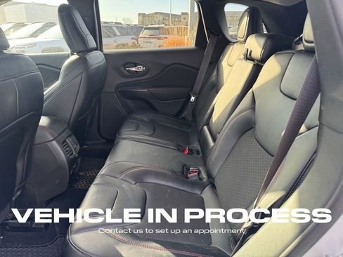 Used 2022 Jeep Cherokee Trailhawk w/ Comfort/Convenience Group image 9