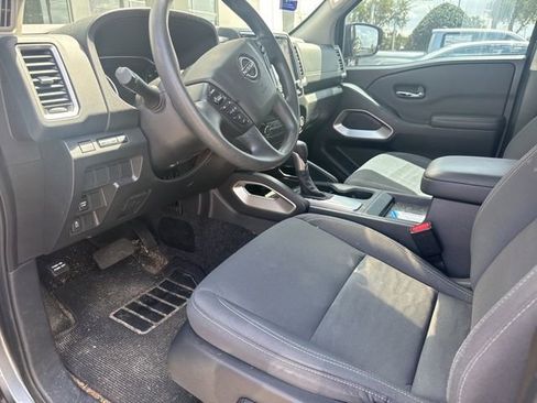 Used 2024 Nissan Frontier SV w/ Tow Package image 3