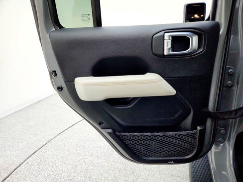 Used 2023 Jeep Wrangler Sahara image 21