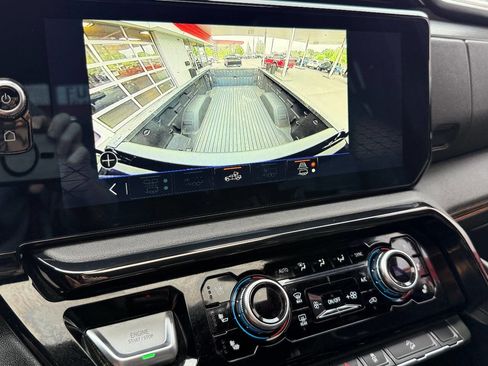 Used 2024 GMC Sierra 1500 AT4 w/ Technology Package AWD/4WD image 28