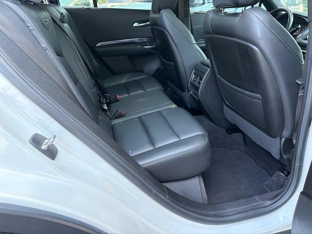 Used 2023 Cadillac XT4 Luxury w/ LPO, Onyx Lite Package FWD image 15