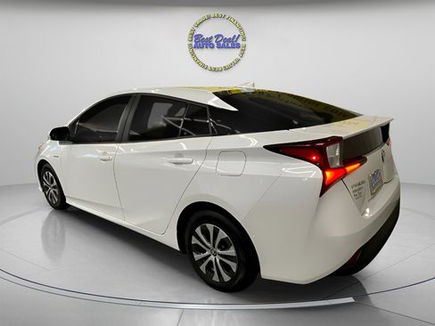 Used 2022 Toyota Prius LE image 3