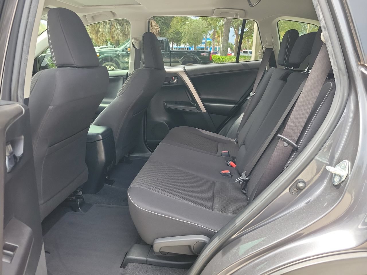 Used 2018 Toyota RAV4 XLE FWD image 11