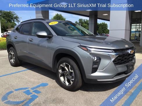 Used 2025 Chevrolet Trax LT FWD image 4