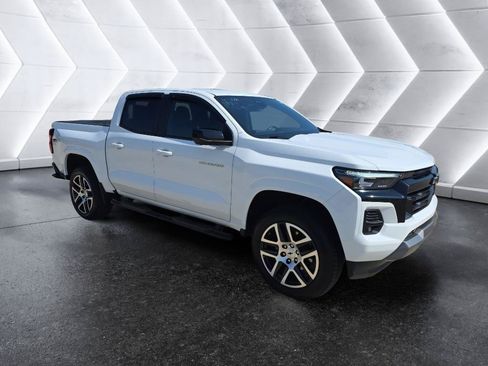 Used 2023 Chevrolet Colorado Z71 w/ Z71 Convenience Package 2 AWD/4WD image 3