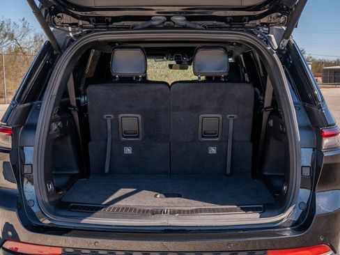 Used 2025 Jeep Grand Cherokee L Altitude image 25