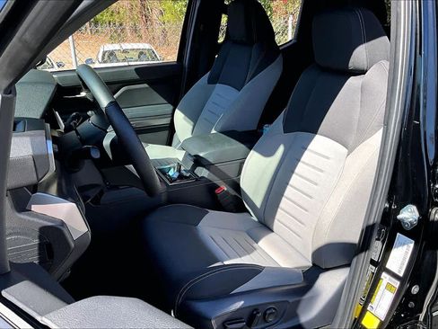 Used 2024 Toyota Tacoma TRD Sport w/ TRD Sport Upgrade Package image 8