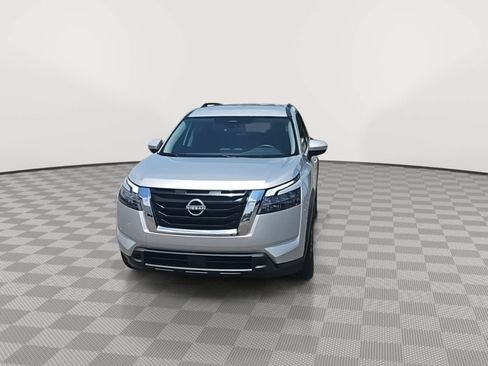 Used 2023 Nissan Pathfinder SV AWD/4WD image 3
