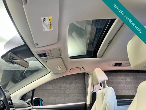 Used 2025 Honda Odyssey EX-L image 3