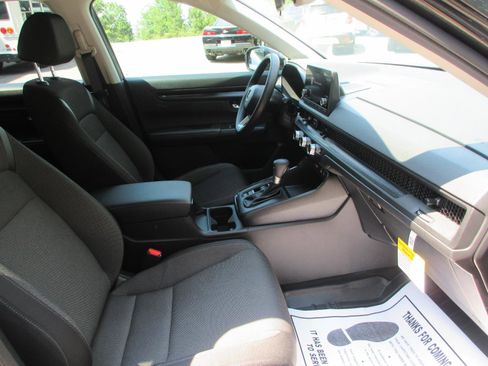 Used 2025 Honda CR-V EX image 27