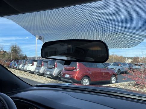 Used 2019 Nissan Kicks SV image 27