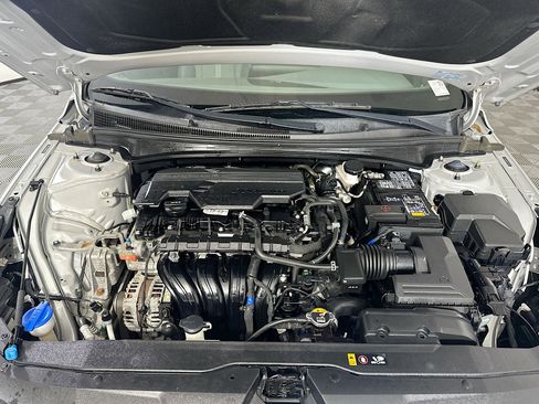 Used 2021 Hyundai Elantra SE FWD image 32