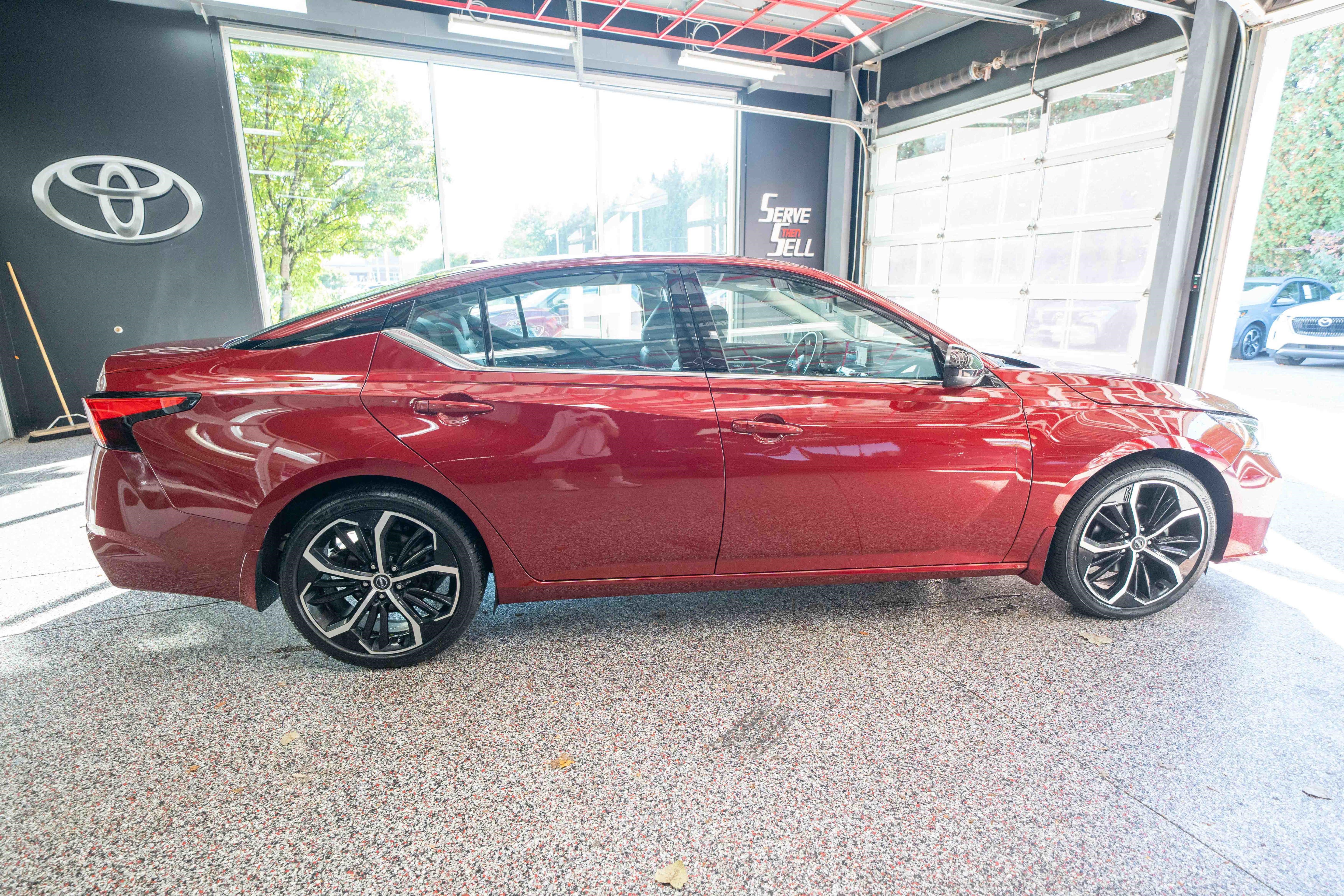 Used 2024 Nissan Altima 2.5 SR w/ SR Premium Package FWD image 4