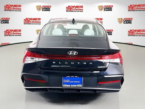 Certified 2025 Hyundai Elantra Limited FWD image 18
