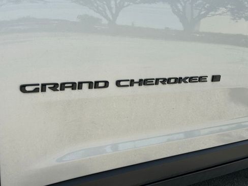 Certified 2024 Jeep Grand Cherokee Limited w/ Black Appearance Package image 27