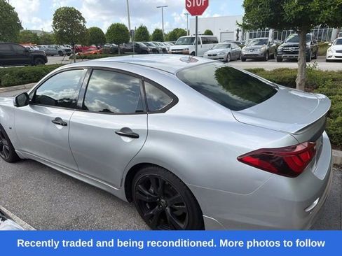 Used 2019 INFINITI Q70 Luxe w/ Sport Package RWD image 4