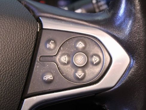 Used 2021 Chevrolet Traverse LT image 25