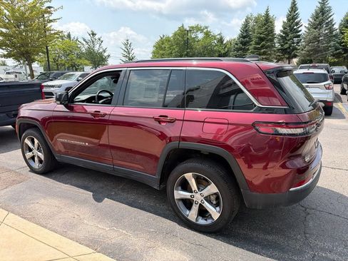 Certified 2024 Jeep Grand Cherokee Limited AWD/4WD image 4