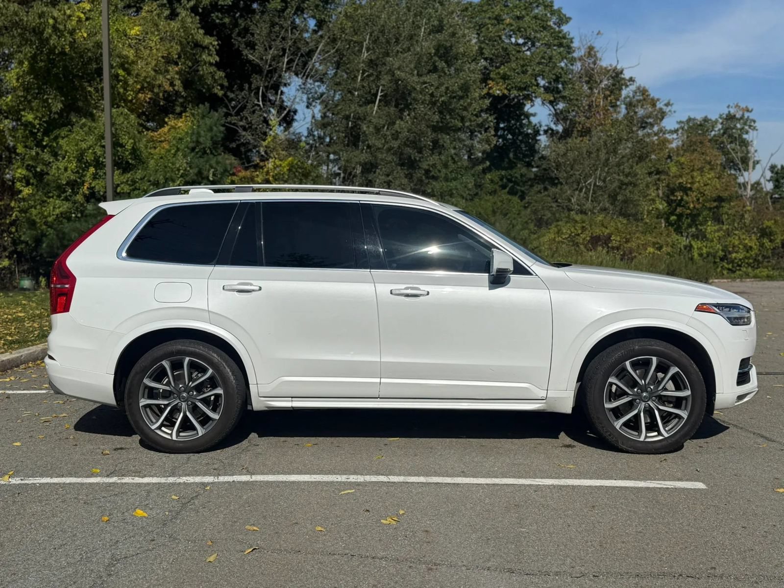 Used 2018 Volvo XC90 T6 Momentum w/ Momentum Plus Package AWD/4WD image 4