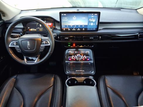 Used 2023 Lincoln Nautilus FWD image 7