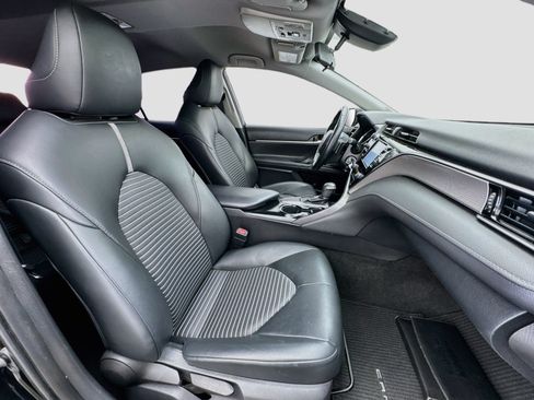 Used 2019 Toyota Camry SE w/ Carpet Mat Package FWD image 18