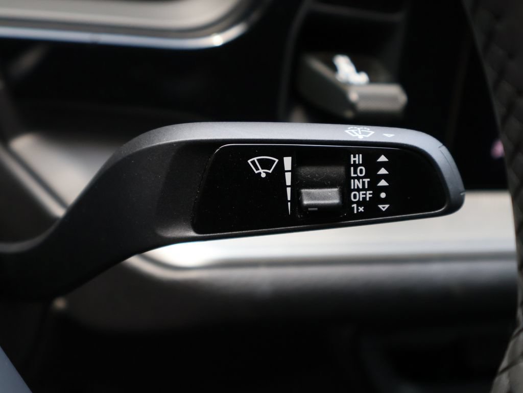 Certified 2025 Porsche Cayenne Coupe AWD/4WD image 32
